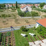 Maki Biograd Na Moru