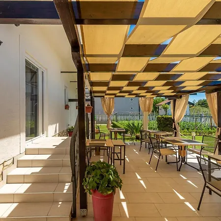 krevet i doručak Maki