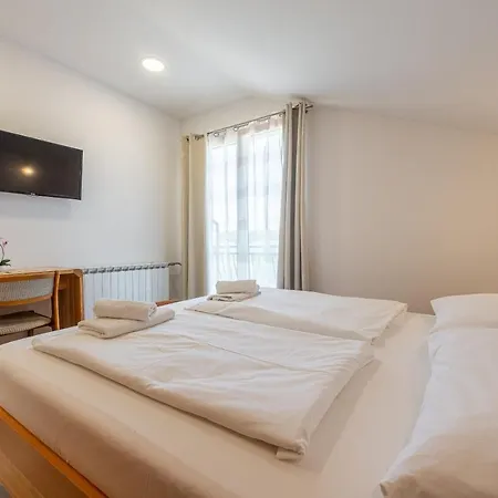 Maki Biograd Na Moru