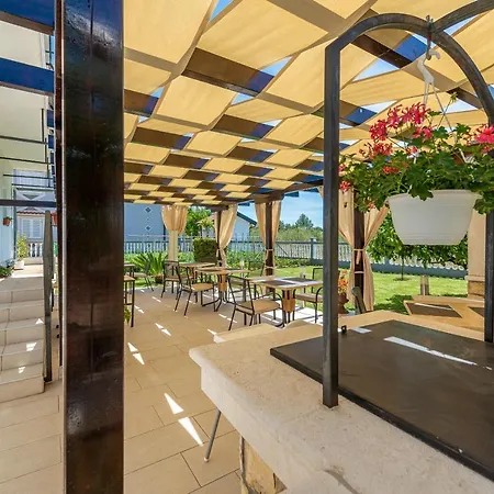 krevet i doručak Maki 3*