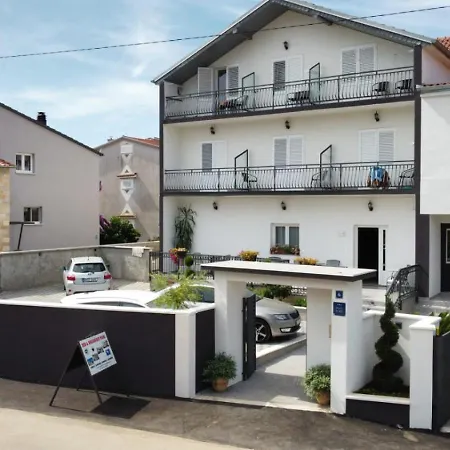 Oda ve Kahvaltı Maki 3*