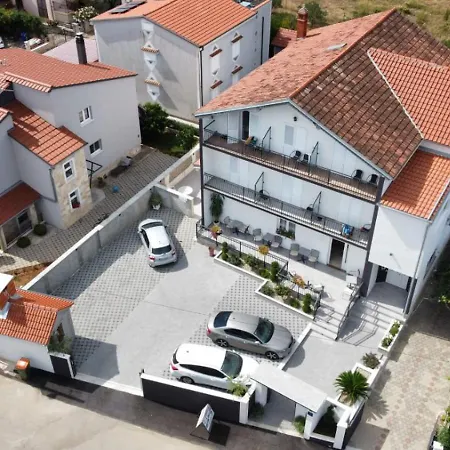 Maki krevet i doručak 3*