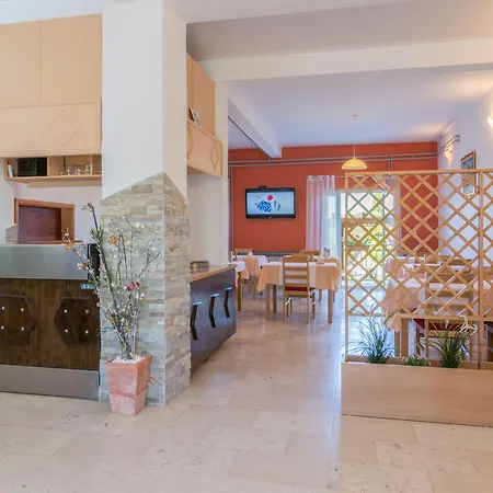 krevet i doručak Maki 3*