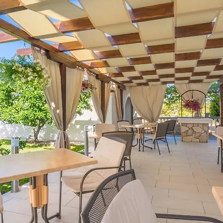 krevet i doručak Maki 3*