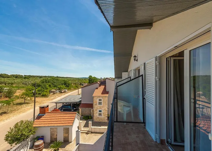 Maki Biograd Na Moru