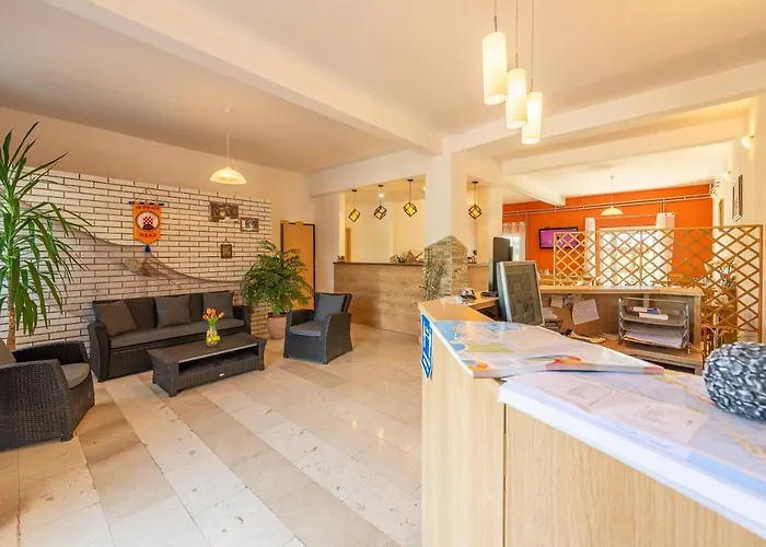 Maki Bed and Breakfast 3*