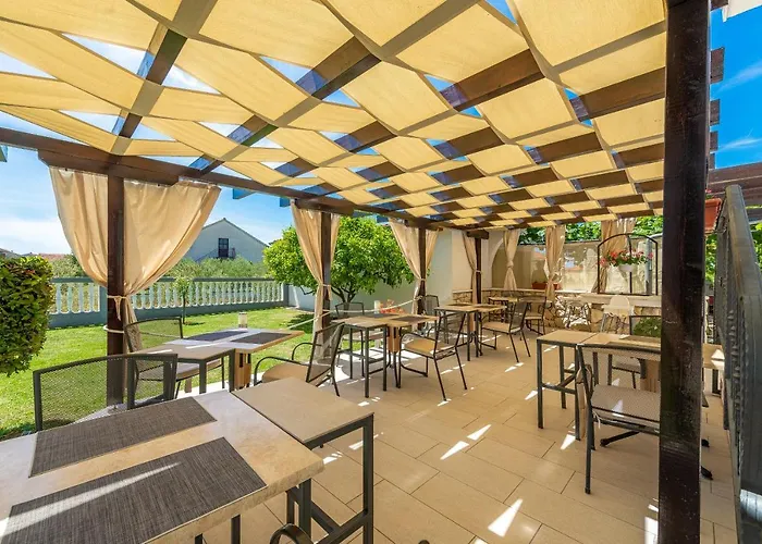 فندق مبيت وإفطار Maki 3*