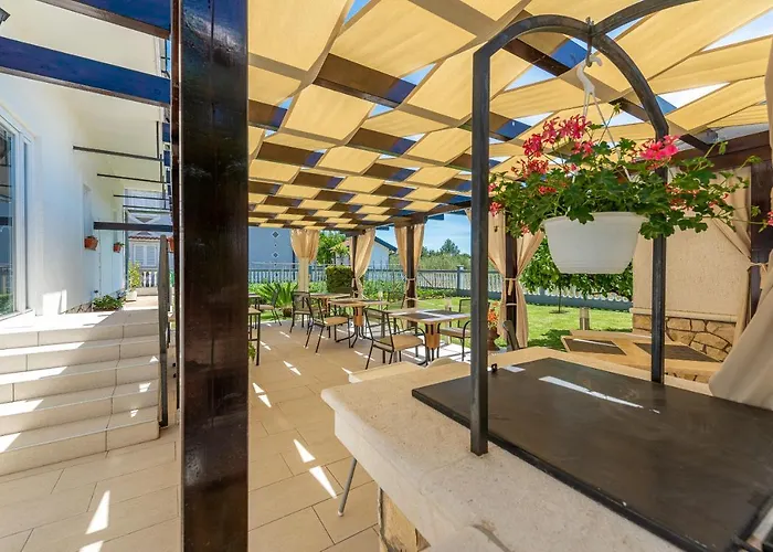 Bed and Breakfast Maki 3*