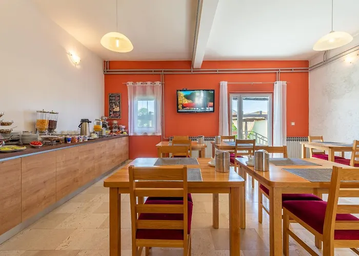 Maki Bed and Breakfast 3*