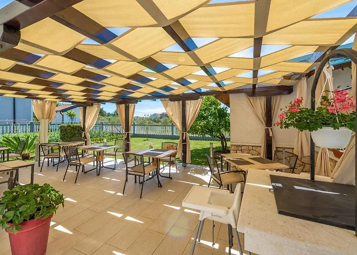 فندق مبيت وإفطار Maki 3*