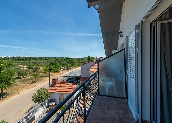 Maki 3* Biograd Na Moru