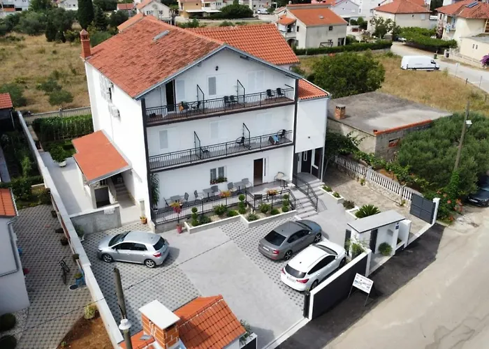 Maki Bed and Breakfast 3*