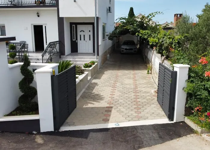 Maki 3* بيوغْغاد نا موغو