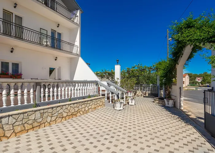 Maki Bed and Breakfast 3*