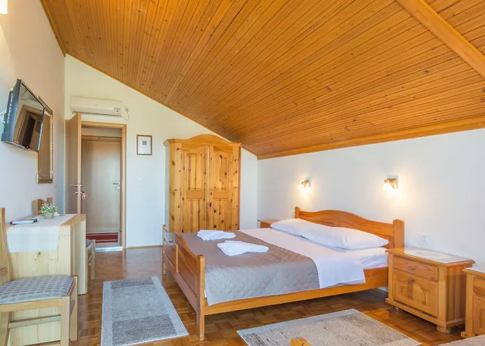 Maki Bed and Breakfast 3*