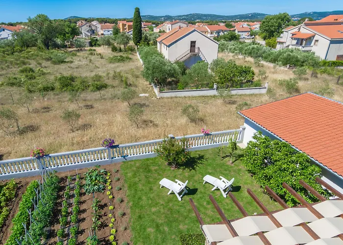 Maki Biograd Na Moru