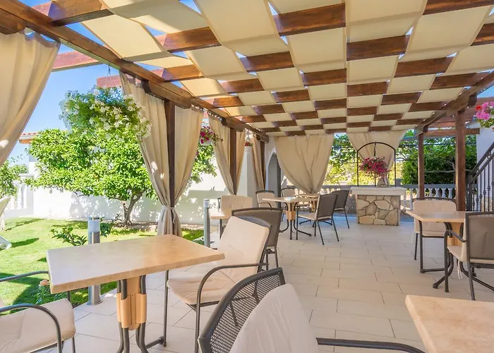 فندق مبيت وإفطار Maki 3*