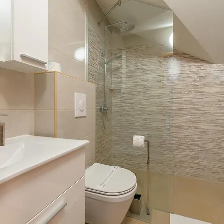 Maki Bed & Breakfast 3*