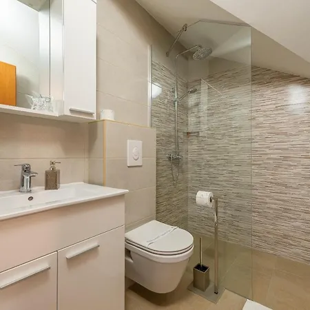 Maki 3* Biograd Na Moru
