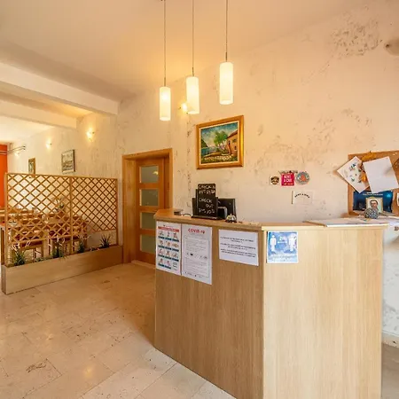 Maki Bed & Breakfast 3*