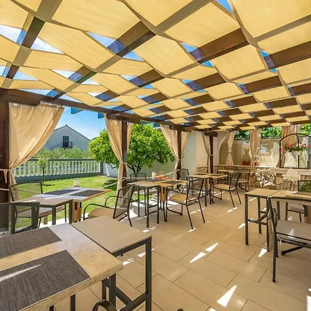 Bed & Breakfast Maki 3*