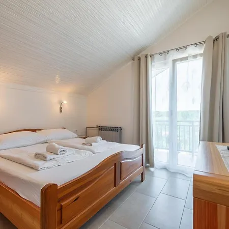Maki Bed & Breakfast 3*