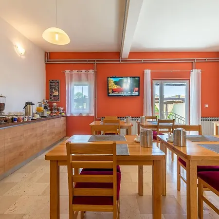 Maki Bed & Breakfast 3*