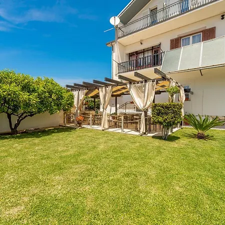 Maki 3* Biograd Na Moru