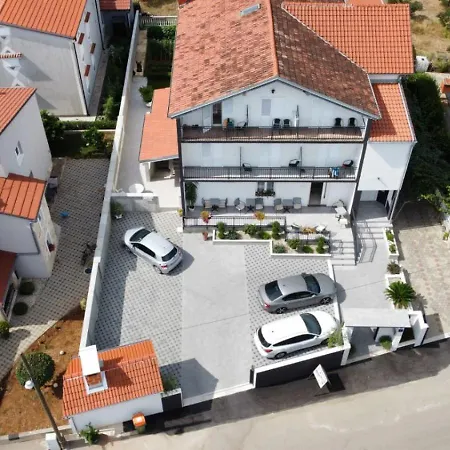 Maki Bed & Breakfast