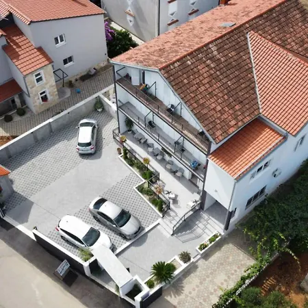 Maki 3* Biograd Na Moru