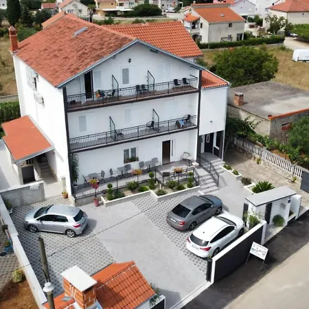 Maki Bed & Breakfast 3*