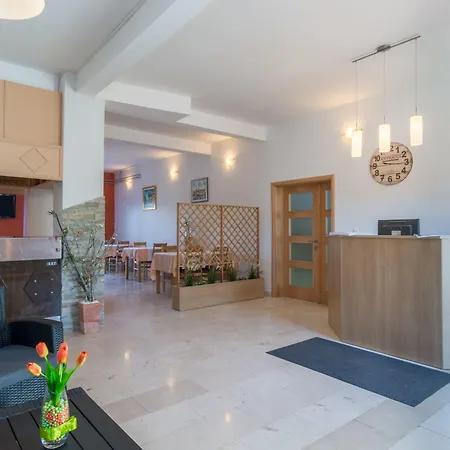 Maki Bed & Breakfast 3*