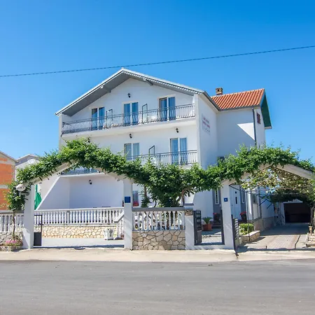Maki 3* Biograd Na Moru