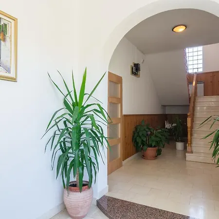 Maki Bed & Breakfast 3*