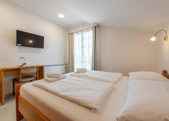 Maki Biograd Na Moru