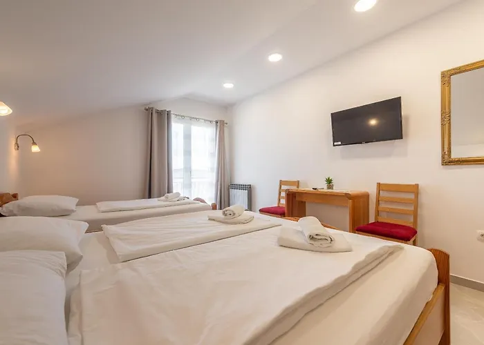 Maki Biograd Na Moru