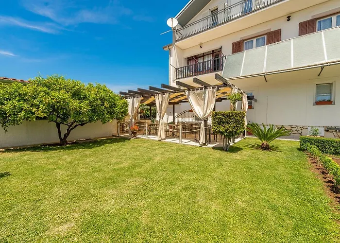 Maki 3* Biograd Na Moru