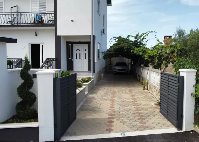 Maki Biograd Na Moru