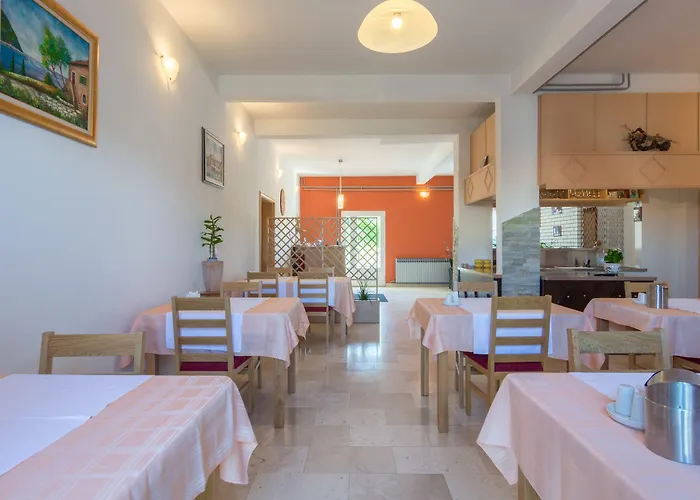 Maki Biograd Na Moru