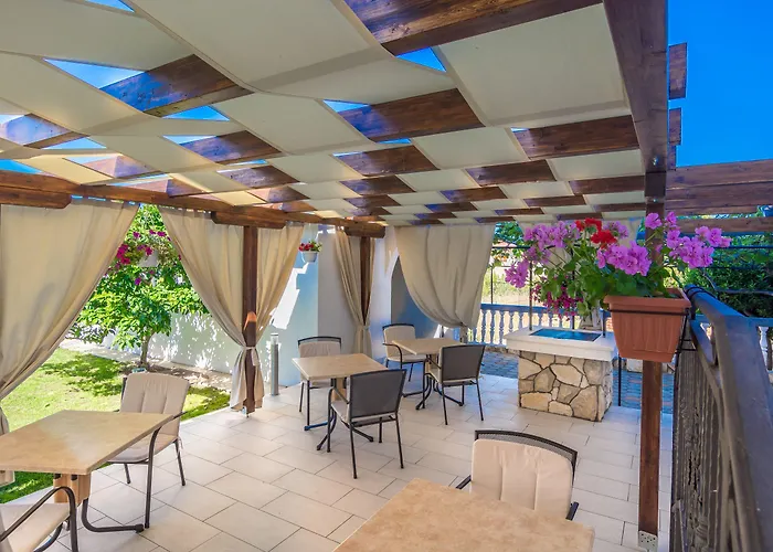 Maki Biograd Na Moru